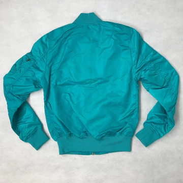 ma-1-vf-lw-woman-blue-lagoon.jpg