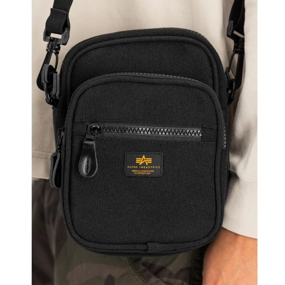 Label Messenger Small Bag - black