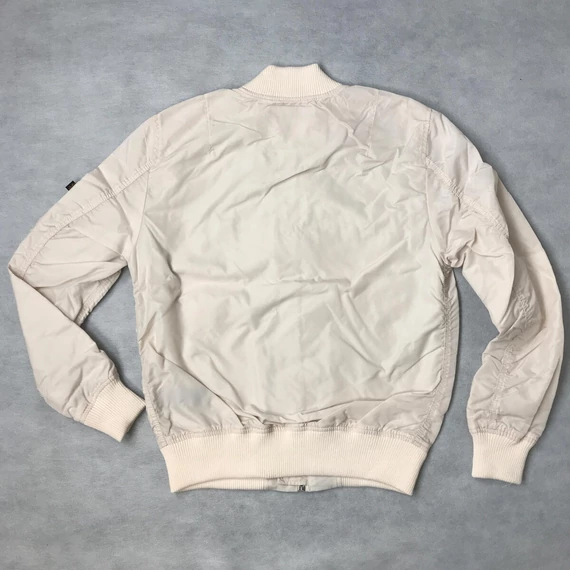 MA-1 TT - jet stream white